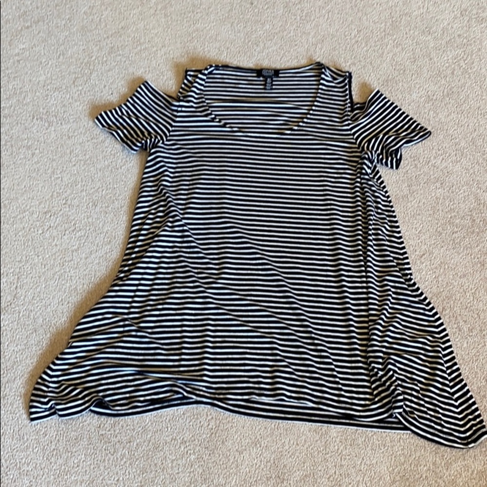 Jones New York scoop neck shirt